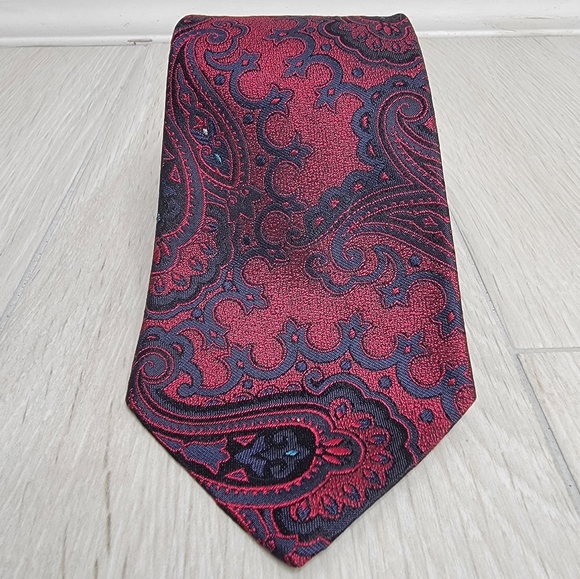 CHRISTIAN DIOR Burgundy Men's Woven Paisley Silk Neck Tie. - Picture 2 of 3